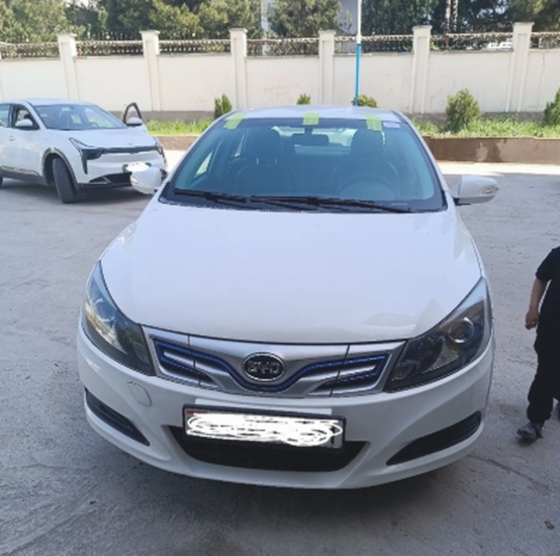 Лобовое стекло от BYD E5